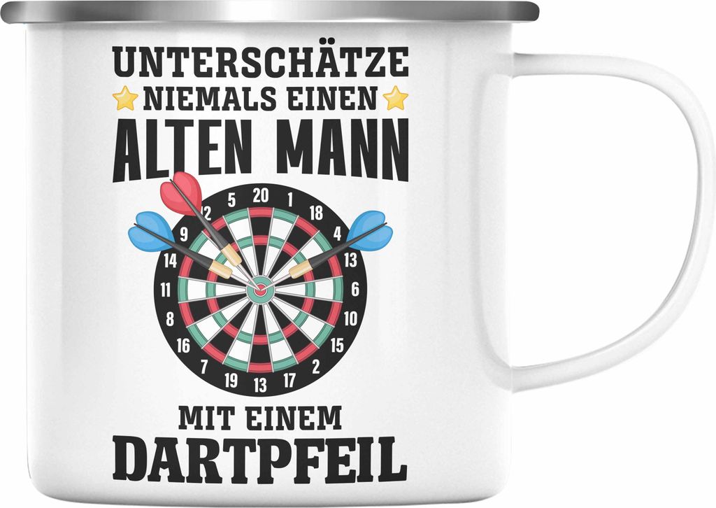 Trendation - Dart Emaille Tasse Unterschätze Niemals Einen Alten Mann Mit Einem Dartpfeil Spruch Männer Dart-Spieler Geschenkidee (Silber)