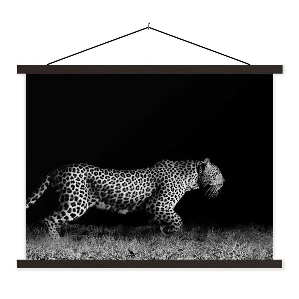 MuchoWow Textilposter Wildtiere - Leopard - Gras - Schwarz - Weiß 60x45 cm mit schwarzem Rahmen - Poster Schlafzimmer