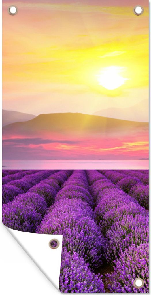 MuchoWow 40x80 cm Outdoor-Poster Gartendeko Sichtschutz Garten Poster für den Garten Ein Lavendelfeld mit Bergen im Hintergrund