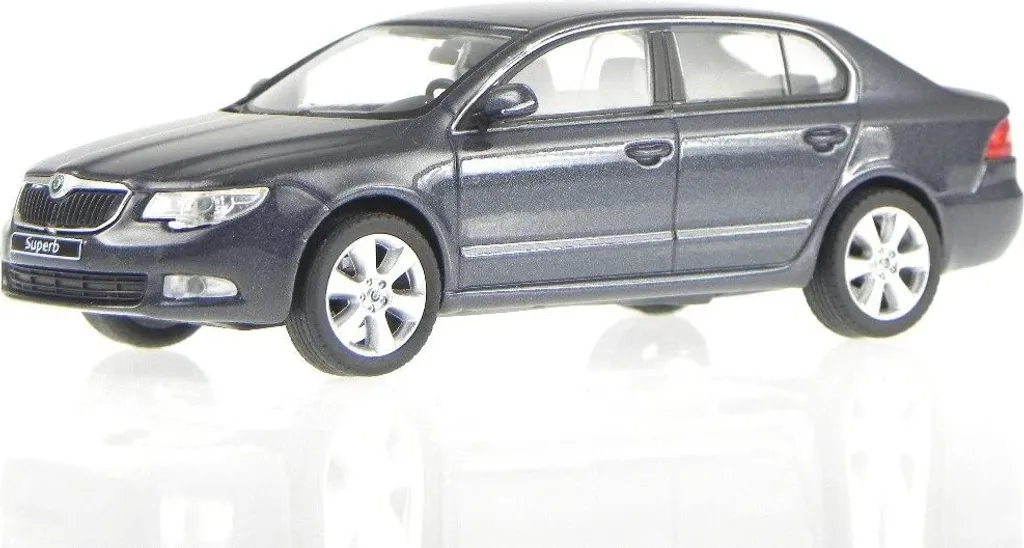 Cadeau Idéal : Skoda Superb II Miniature 1:43 Abrex pour Passionnés