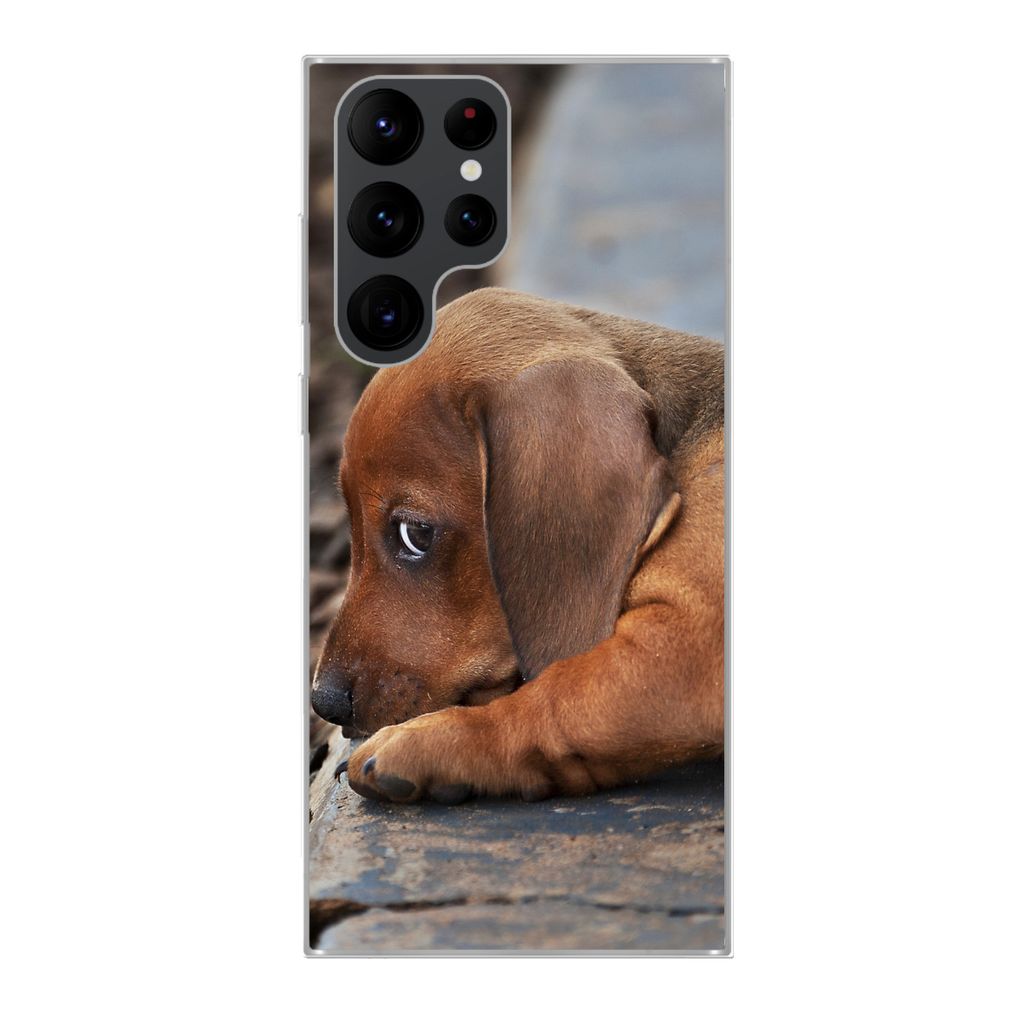 MuchoWow Handyhülle Schutzhülle Hülle für Samsung Galaxy S22 Ultra Dackelwelpe liegt am Rande des Bürgersteigs Silikon Softcase Handy Hülle...