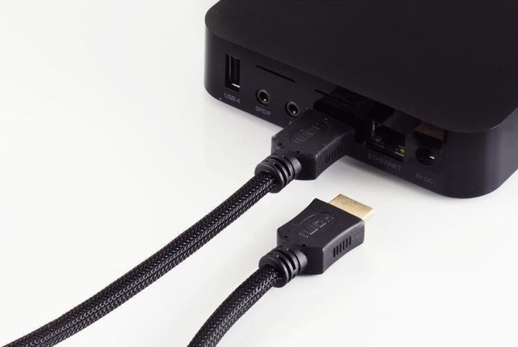 shiverpeaks -BASIC-S--HDMI A-Stecker auf HDMI A-Stecker, vergoldete Kontakte, ULTRA HD, 3D, HEAC, schwarz mit schwarzen Low Density Nylon Mantel ...