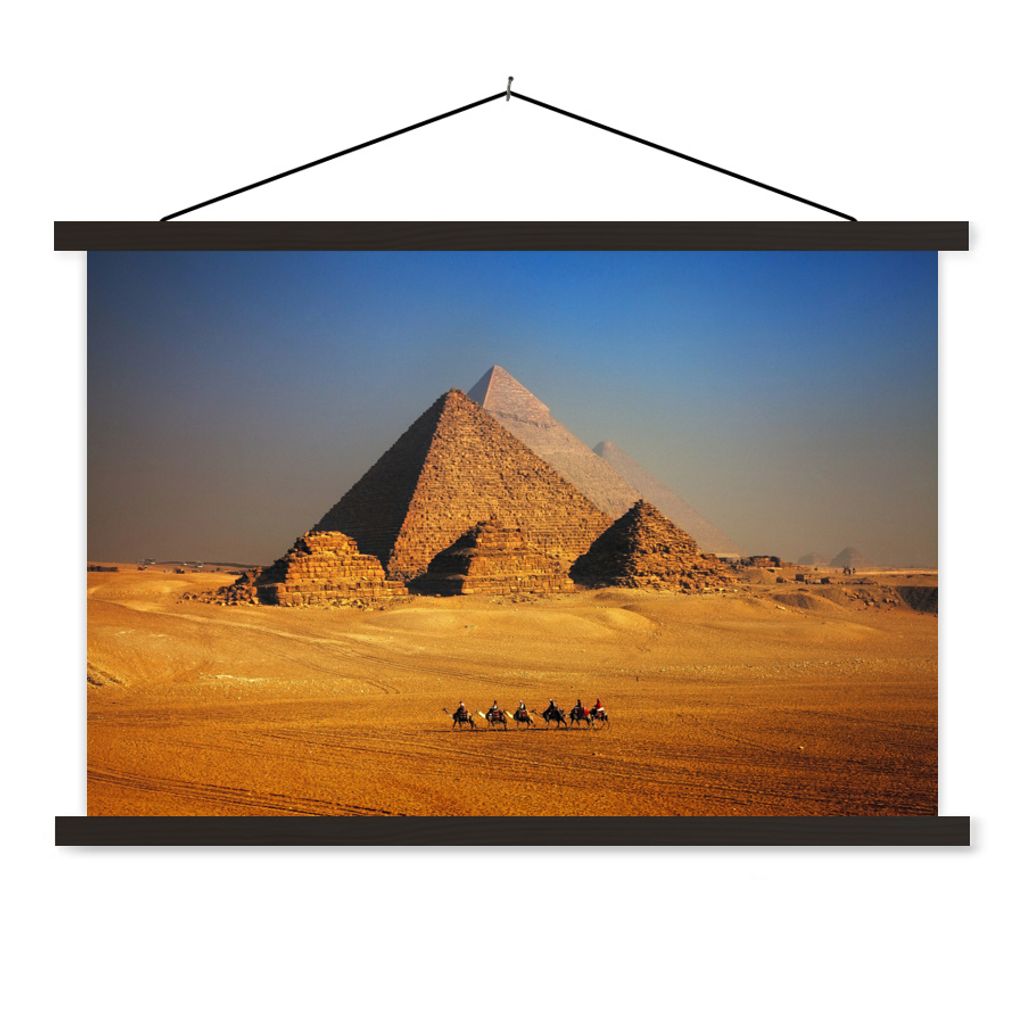 MuchoWow Textilposter Pyramiden in der Wüste 90x60 cm mit schwarzem Rahmen - Aufhängungssatz