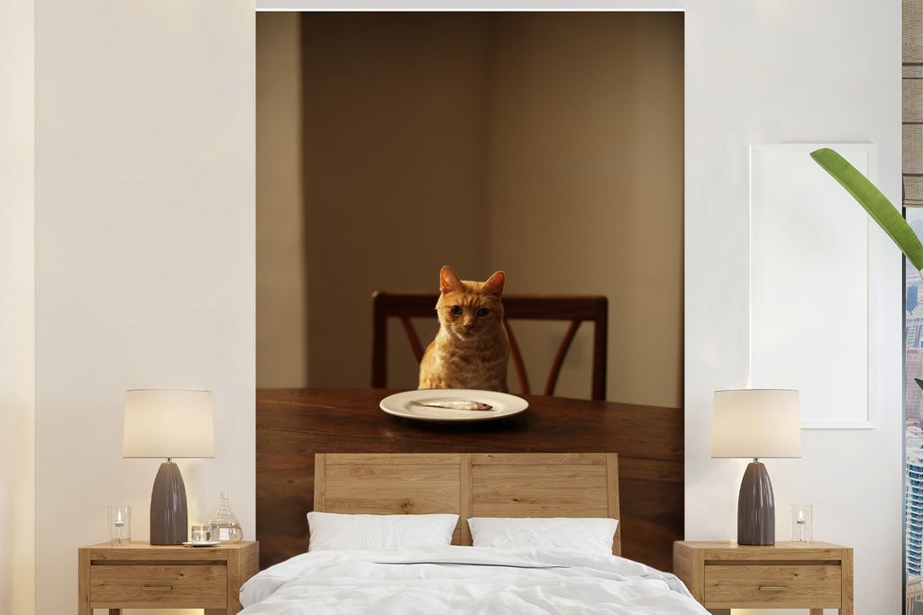 MuchoWow Fototapete für Wohnzimmer oder Schlafzimmer Wandtapete Vinyl Motivtapete Katze - Esstisch - Teller - 195x300 cm - Das Hintergrundbild