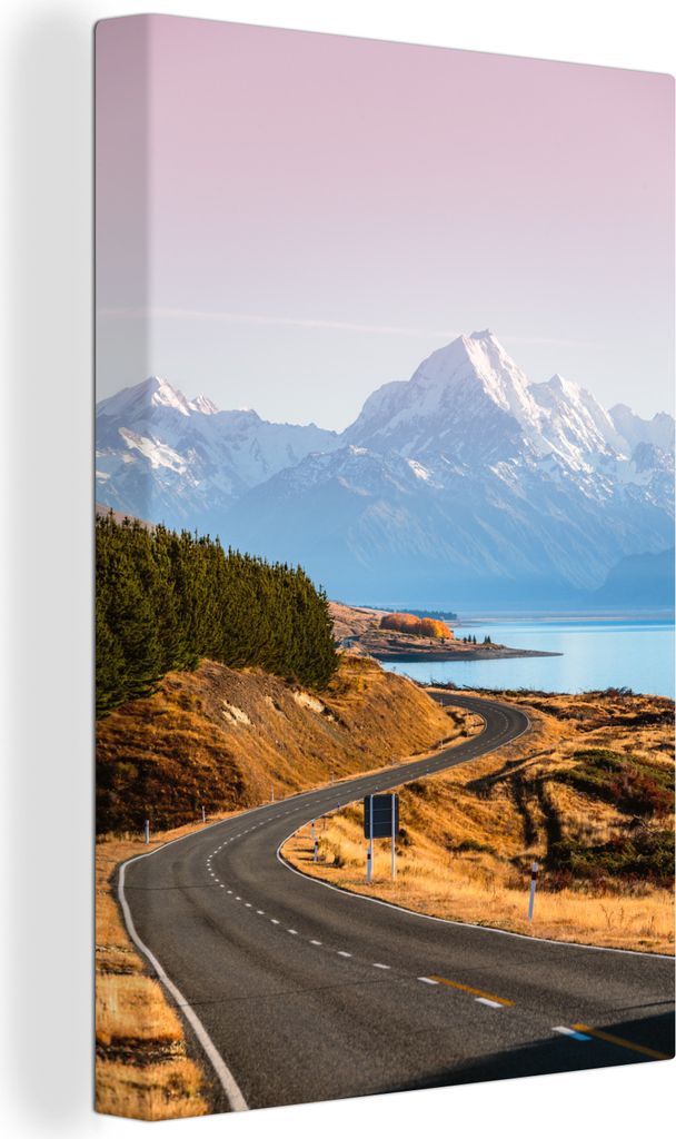 OneMillionCanvasses - Leinwandbilder - 90x140 cm, Straße in Neuseeland mit schneebedeckten Bergen im Hintergrund, Wandbilder Kunstdruck Wanddeko...
