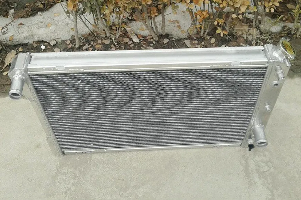 Radiateur pour restauration de Chevrolet Camaro et Firebird 82-92 - 2