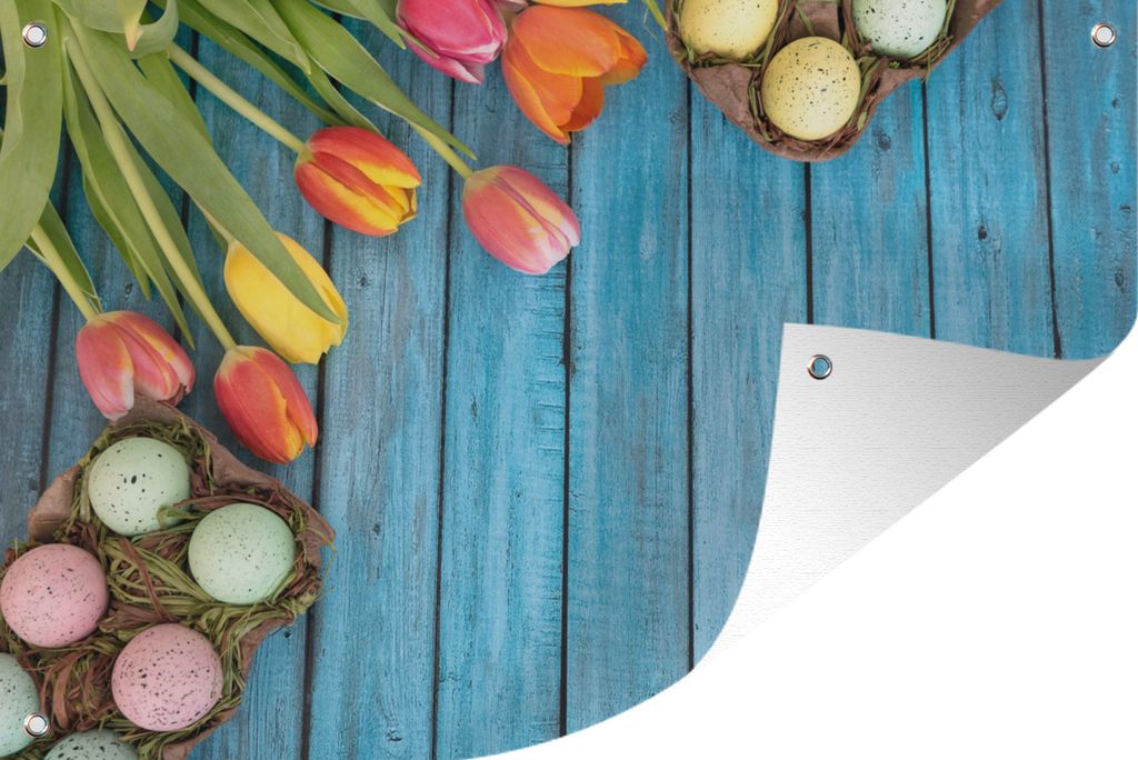 MuchoWow 60x40 cm Outdoor-Poster Gartendeko Sichtschutz Garten Poster für den Garten Ostereier und bunte Tulpen zu Ostern auf einem hölzernen ...