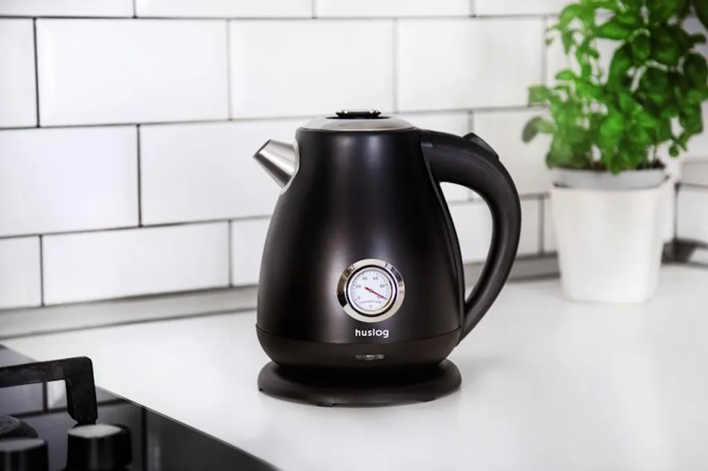 Huslog Retro Kettle 1.7L Nero - L'Eleganza del Tè Perfetto a Casa