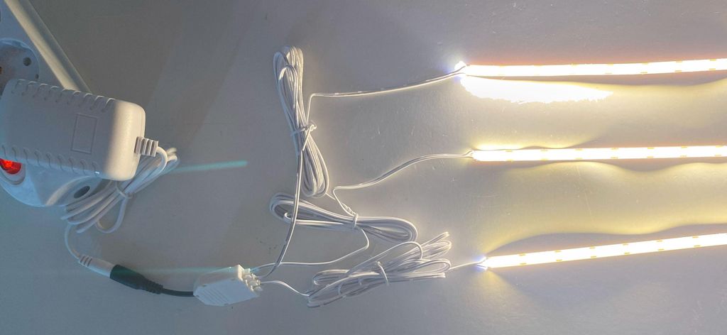 3328 LED Regal Beleuchtung Länge 2 x 0,75m LEDs +Netzteil Kalt Weiß