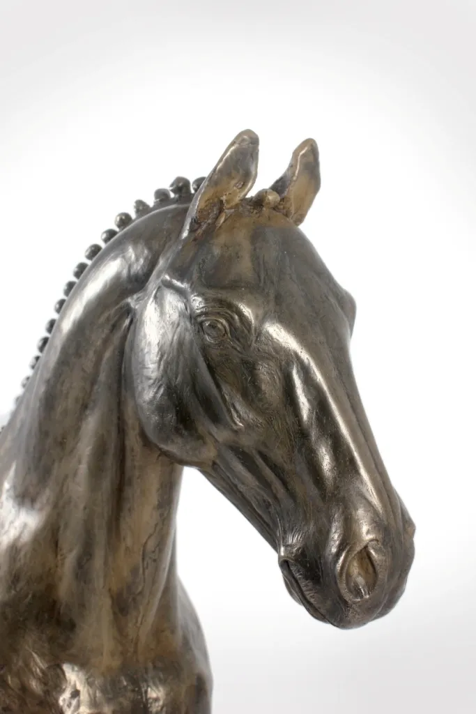 Buste de Cheval Hanovrien - Sculpture Décorative de Luxe avec Socle Pierre - 5