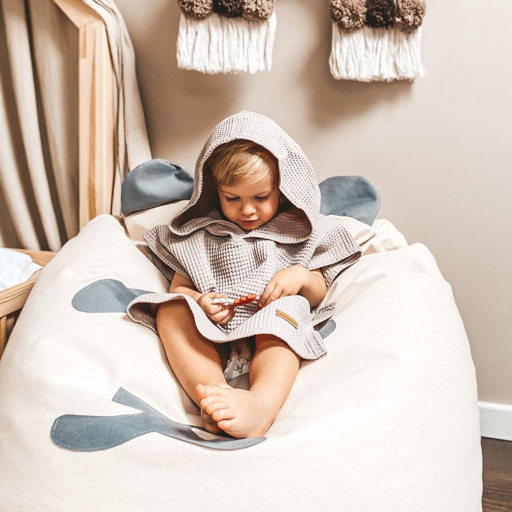 Muminky | Kinder Badeponcho mit Kapuze - 48x48cm - Hellgrau - Waffelstruktur - Ultra saugfähig - Kuschelig weich