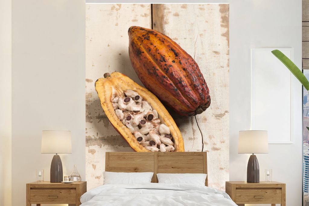 MuchoWow Fototapete für Wohnzimmer oder Schlafzimmer Wandtapete Vinyl Motivtapete Tropische Kakaobohnen auf einem hölzernen Hintergrund - 170x2...