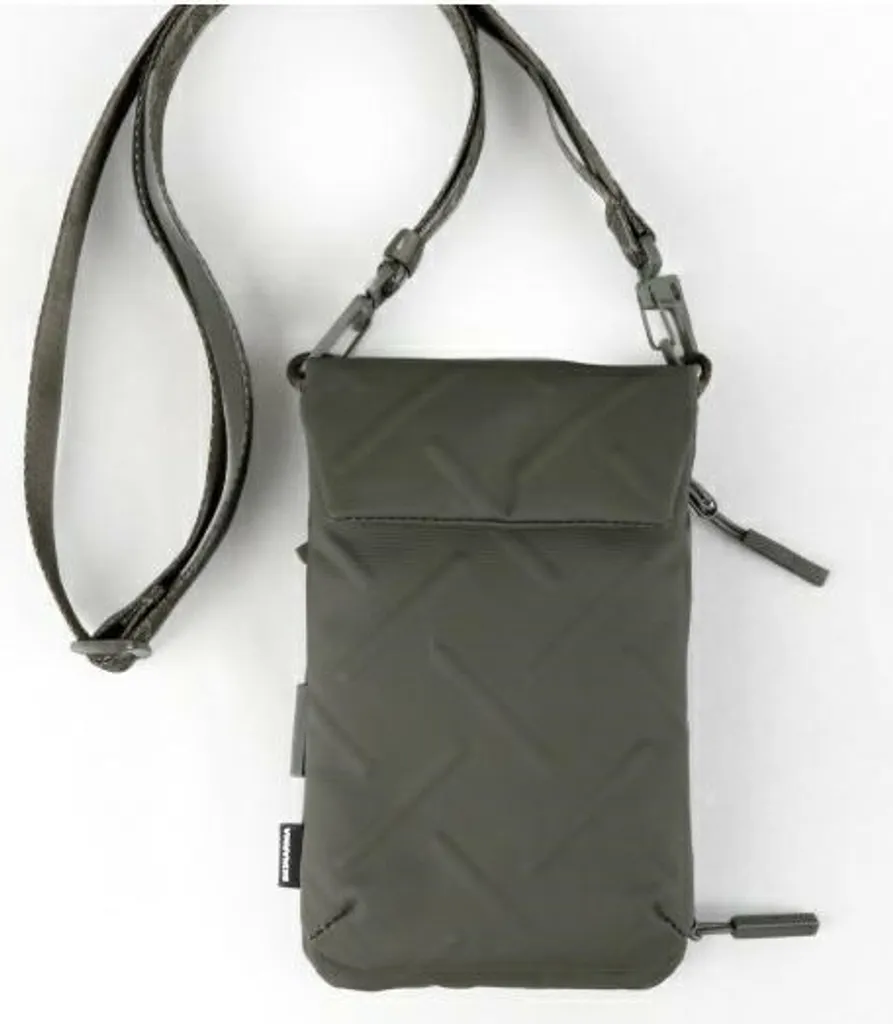 Skinarma Juno Olive: La Borsa da Viaggio Leggera e Idrorepellente