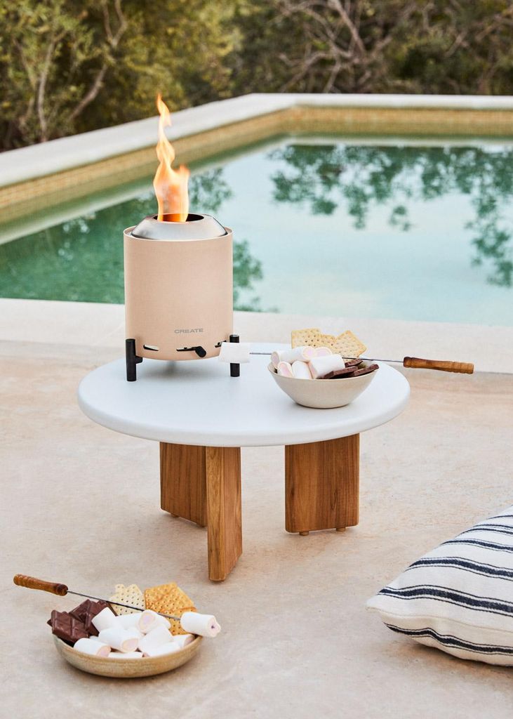 FIRE PIT COMPACT - Tisch-Feuerstelle 1,5 kW für den Außenbereich mit rauchfreien Pellets