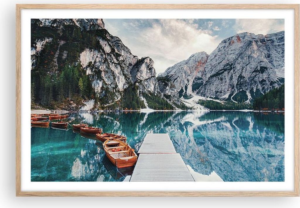 Gerahmtes Poster - Rahmen in heller Eiche - Boote Berge Hafen - 91,5x61 cm - Wand Bild - Wanddeko - Wandbilder - Kunstposter - Wandposter - Bilderr...