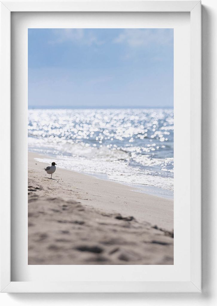 Meereswellen und ein Vogel am Strand– Wandbild mit Rahmen – Gerahmtes Bild – Wanddekoration – 40x60 cm – Weiß