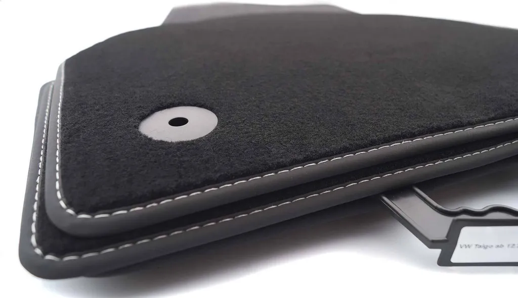 Tappetini VW Taigo in Velluto Nero con Cuciture Bianche | Set 4 Pezzi Su Misura