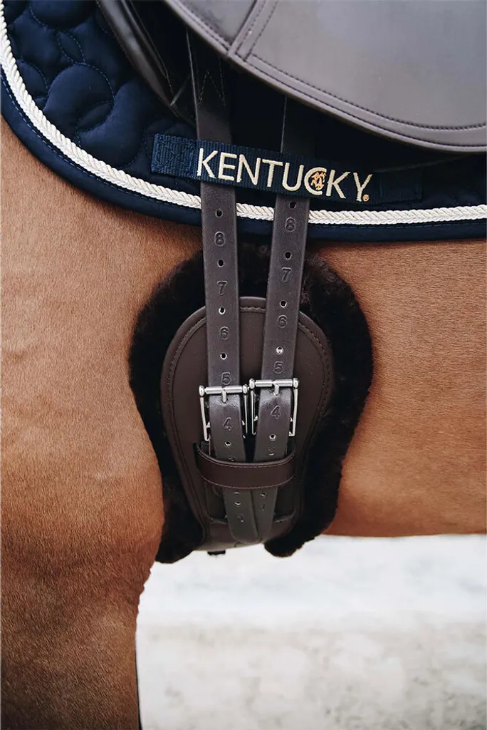 Kentucky Horsewear Girth Cover 55 Marrone - Eleganza e Soft Touch