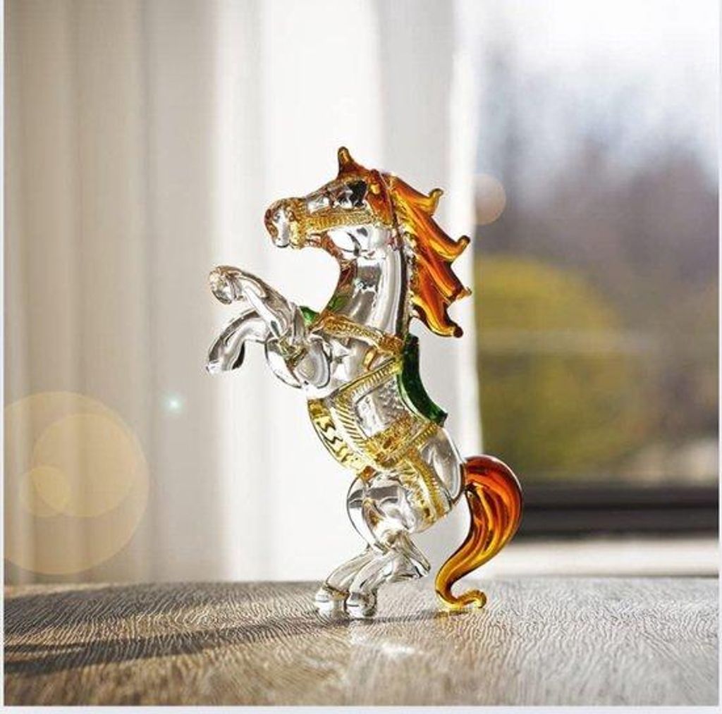 Gläsernes Pferd auf Ständer Papierstapler gläsernes Tiermodell Sammelobjekt handgefertigtes Glasornament für Tischdekoration