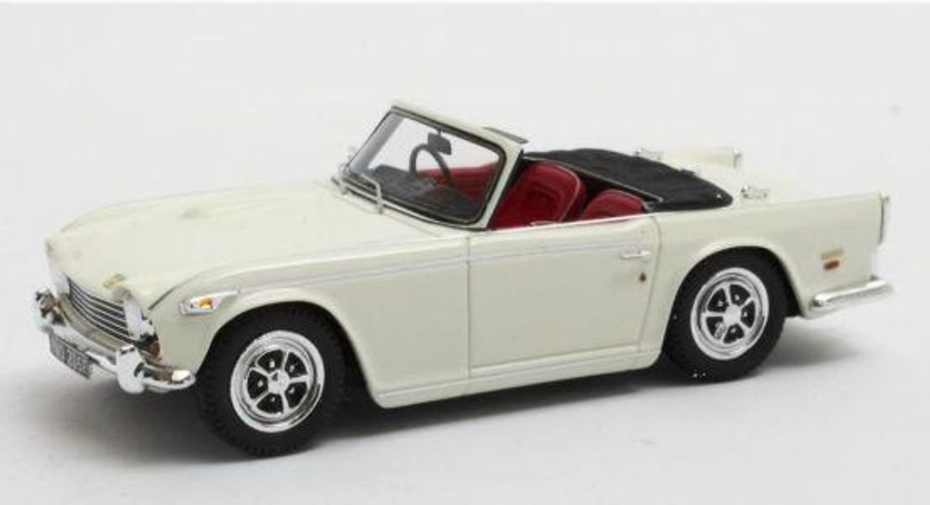 Matrix 1:43 Triumph TR5 p.i. (1967-1968) - white
