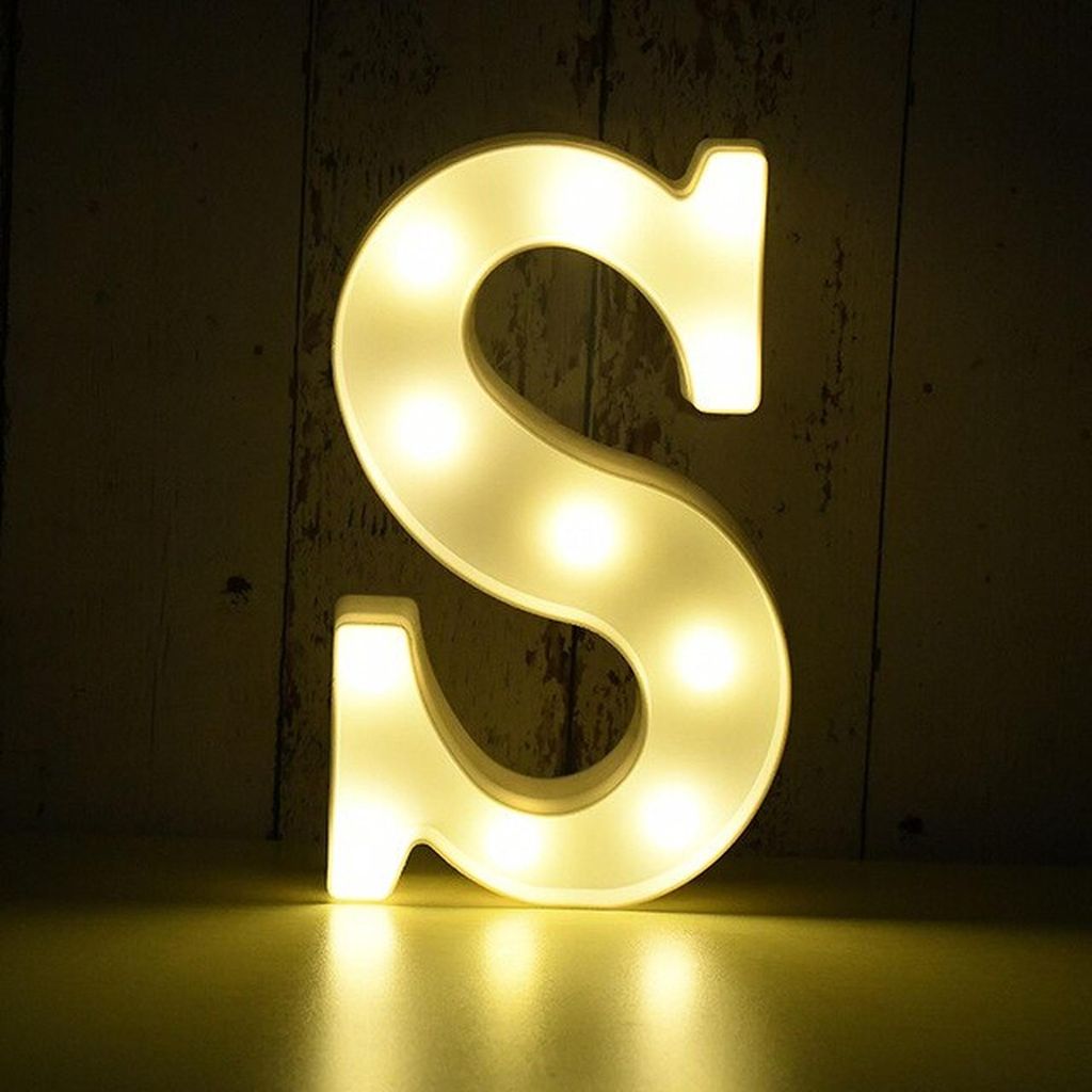 Lettera 3D illuminata a LED, lettera S da 22 cm Immagine del prodotto 