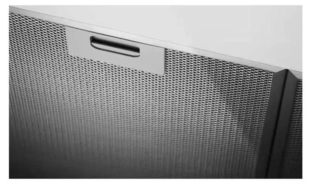 Hotte murale noire 90 cm Electrolux pour grande cuisine ouverte