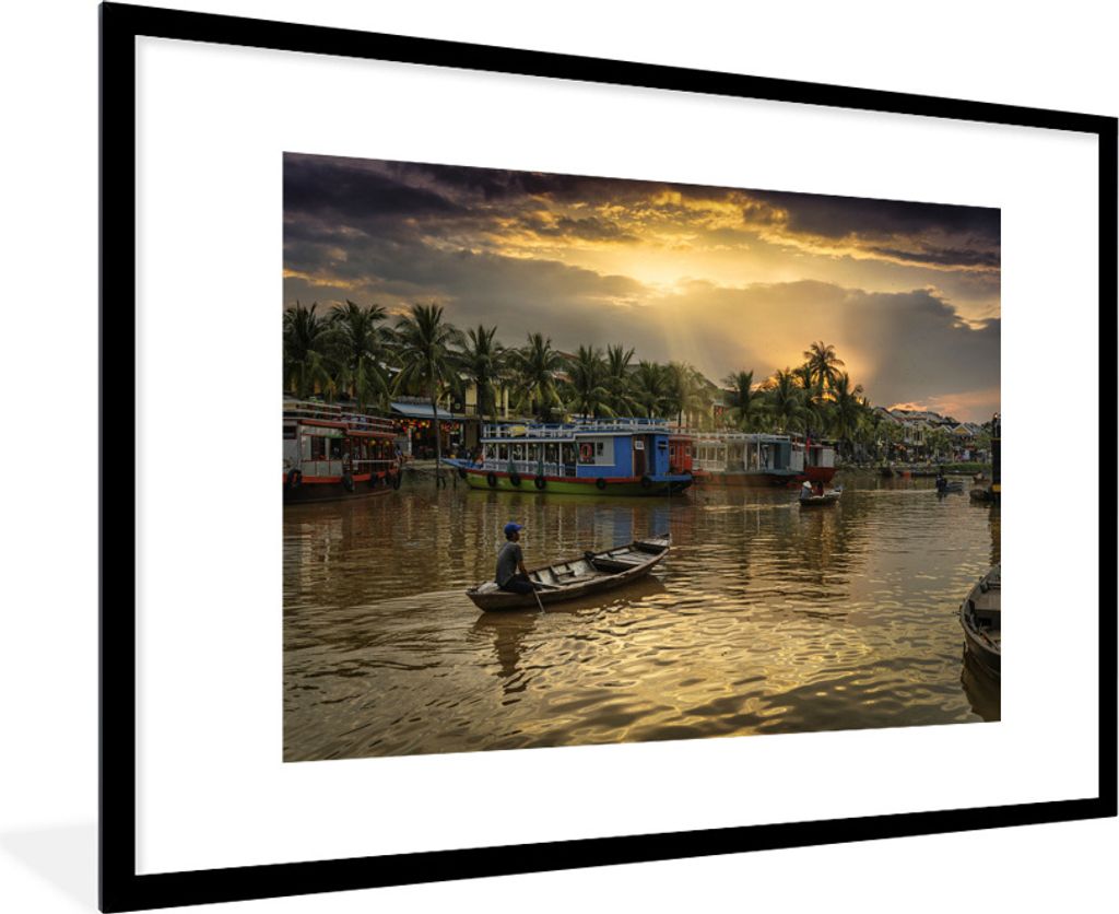 MuchoWow Gerahmtes Poster Boot auf dem Thu-Bon-Fluss bei Hoi An in Vietnam 90x60 cm - Poster mit Schwarzem Bilderrahmen Wandposter Rahmen Foto Bi...