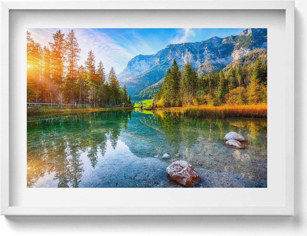 Fluss-Berge-Landschaft– Wandbild mit Rahmen – Gerahmtes Bild – Wanddekoration – 70x50 cm – Weiß Rahmen