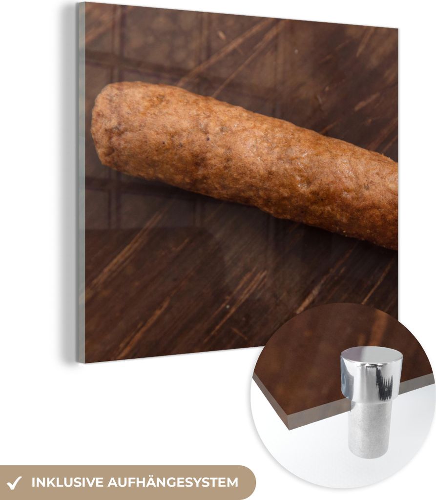 MuchoWow Glasbilder - Bilder auf Wandbild - Foto auf Glas Ein leckerer Frikandel auf einem hölzernen Hintergrund 20x20 cm Wanddekoration aus Glas ...