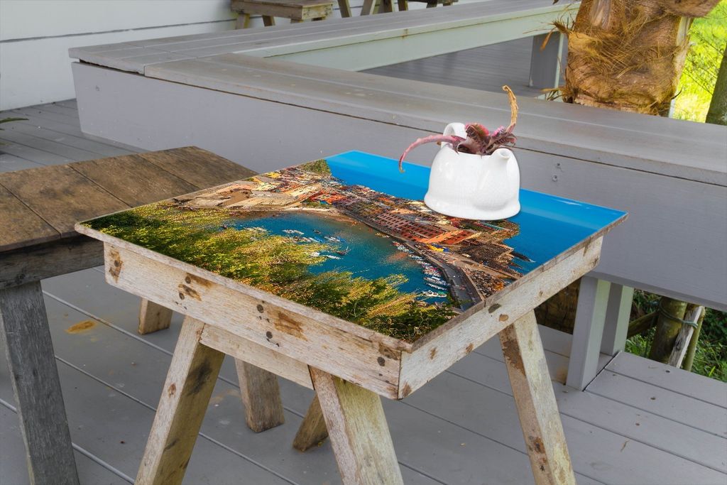 Wallario selbstklebende Möbelfolie/ Tischdecke für Innen und Außen, Größe: 100 x 100 cm - Farbenfrohes Küstendorf am Mittelmeer