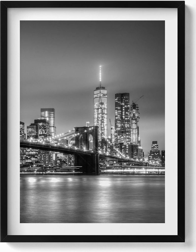 New Yorker Brooklyn Bridge bei Nacht– Wandbild mit Rahmen – Gerahmtes Bild – Wanddekoration – 60x80 cm – Schwarz Rahmen