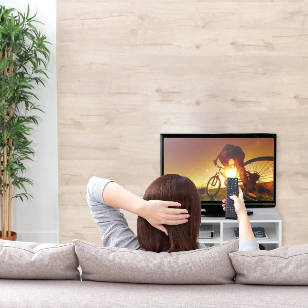 Meuble TV bas avec 4 niches de rangement et roulettes multidirection - 3