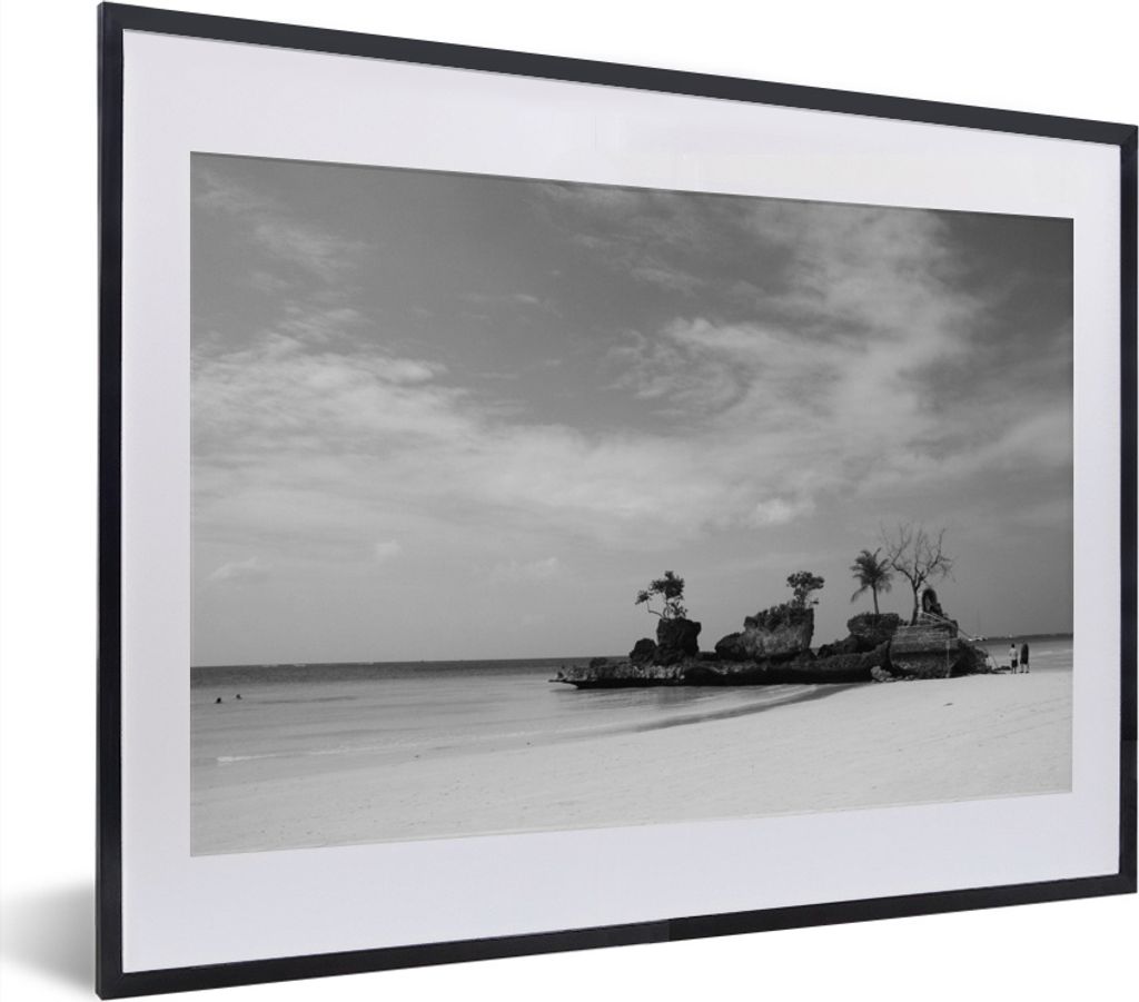 MuchoWow MuchoWow Gerahmtes Poster Klares blaues Wasser vor der Insel Boracay - schwarz und weiß 40x30 cm - Poster mit zchwarzem Bilderrahmen ...
