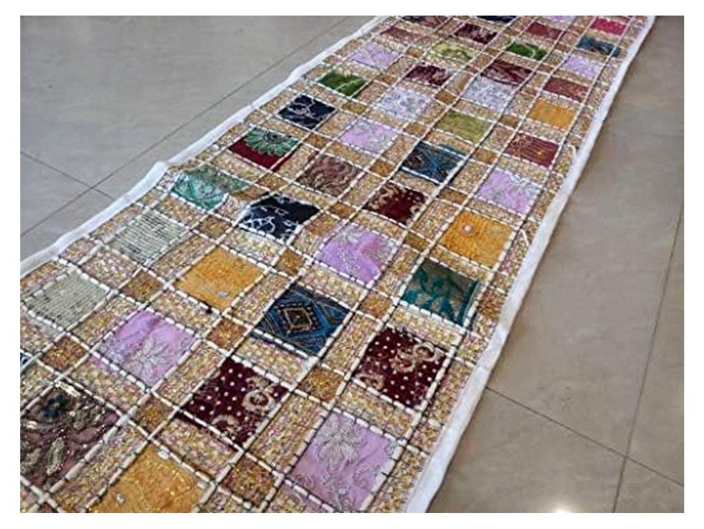 Weißer handbestickter Vintage-Tischläufer aus indischem Sari, Baumwolle, Patchwork, Bohemian-Stil, bunt, indische Dekoration, Wandbehang
