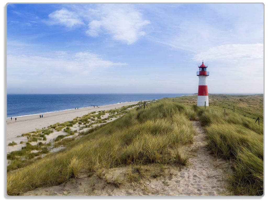 Wallario Glasunterlage, Schneidebrett aus Glas, Größe 30 x 40 cm, Motiv Am Strand von Sylt Leuchtturm auf der Düne Panorama