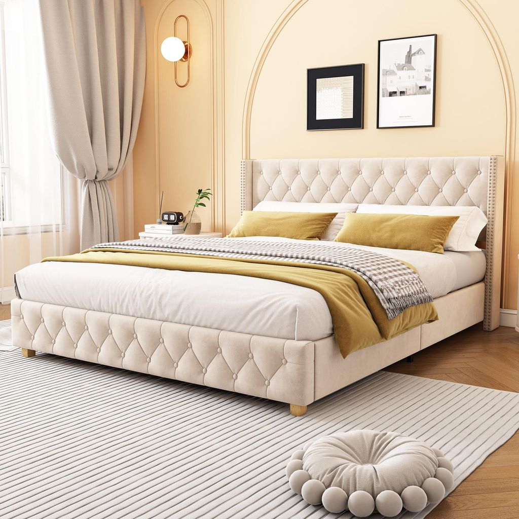 Polsterbett 160 x 200cm mit Lattenrost und Kopfteil, Knopfpolsterung, Nietenpolsterung, Holzbeine, Samt, Hellbeige