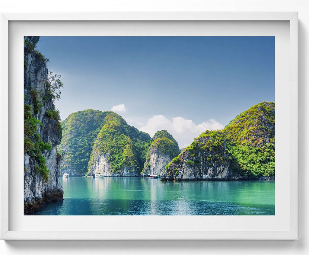 Türkisfarbenes Meer und Klippen– Wandbild mit Rahmen – Gerahmtes Bild – Wanddekoration – 80x60 cm – Weiß Rahmen