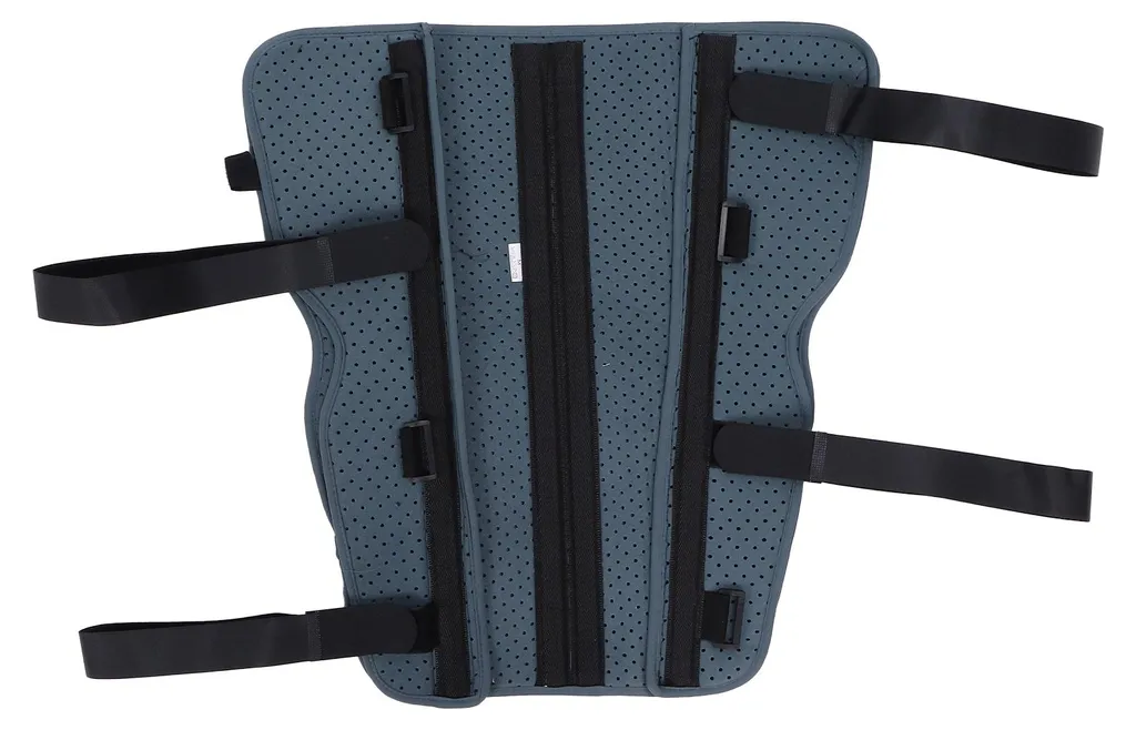 Repose-jambe et attelle ventilée avec blocage de sécurité pour le genou