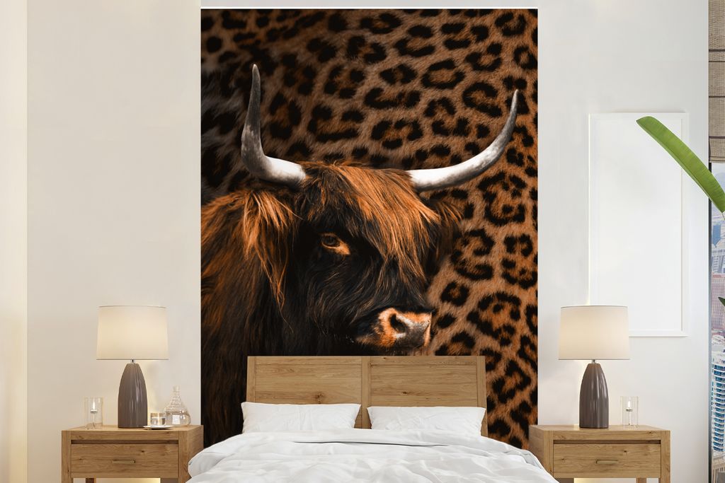 MuchoWow Fototapete für Wohnzimmer oder Schlafzimmer Wandtapete Vinyl Motivtapete Schottischer Highlander - Kuh - Panther - 170x260 cm - Wohnzim...