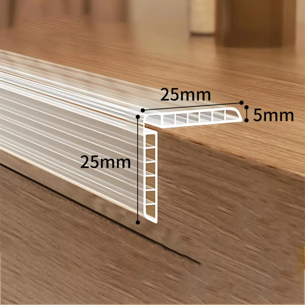 Sécuriser les meubles avec le protège-angle transparent 5m auto-adhésif
