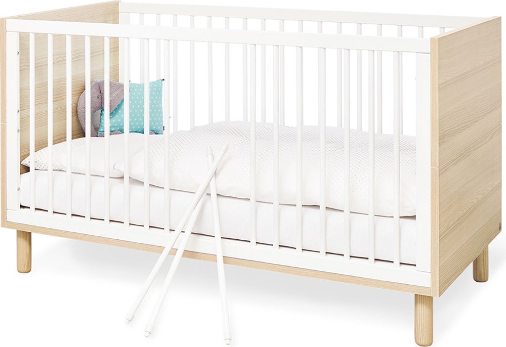 Babybett Babyzimmer FERRARA-134 in weiß mit Esche Nachbildung und Schlupfsprossen, B/H/T: 75/85/145 cm