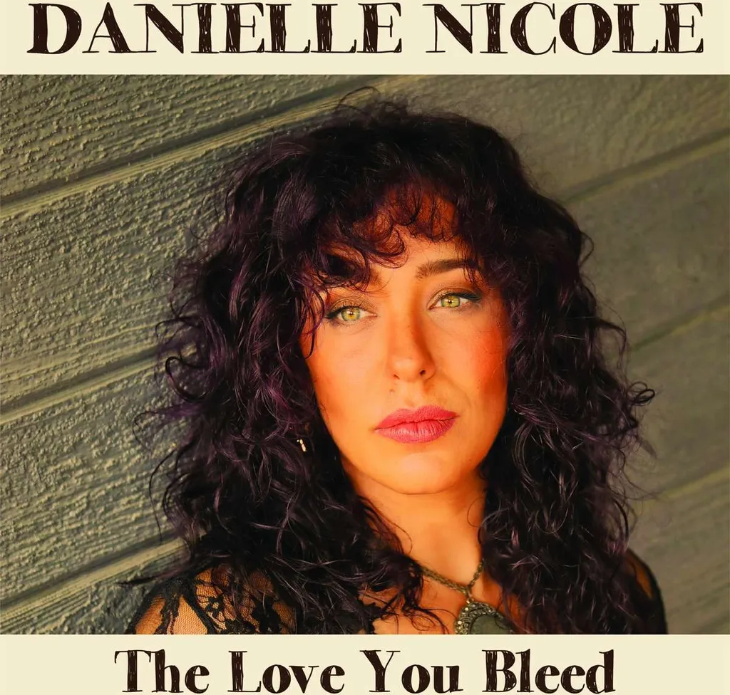 Danielle Nicole The Love You Bleed : Pack CD et T-shirt Haute Qualité