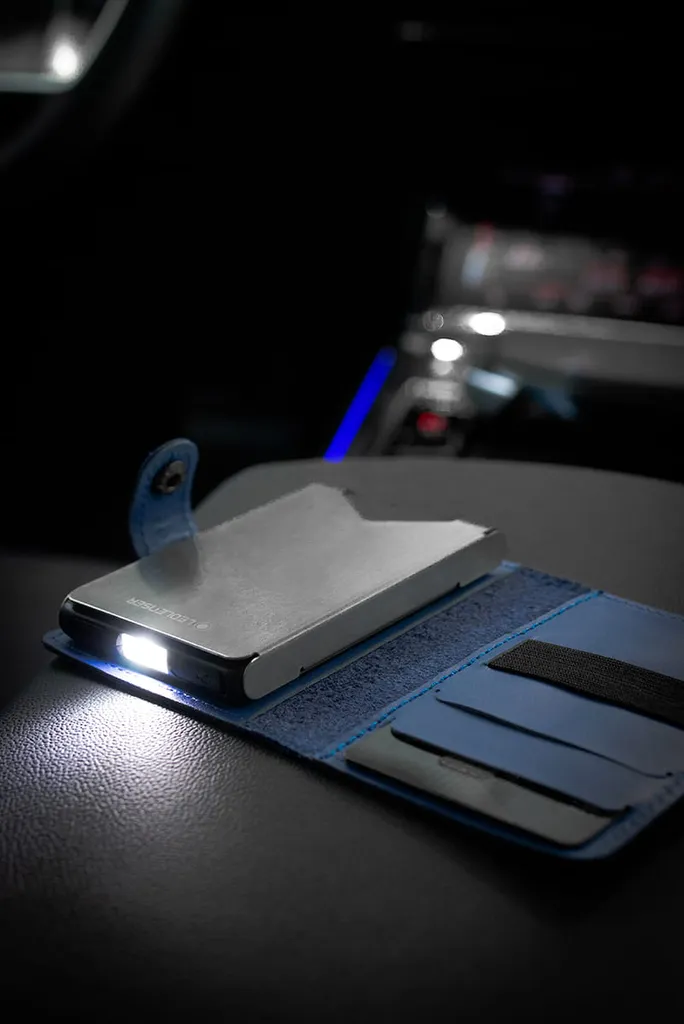 Fini les Poches Gonflées grâce au Lite Wallet Classic Midnight Blue Slim - 3
