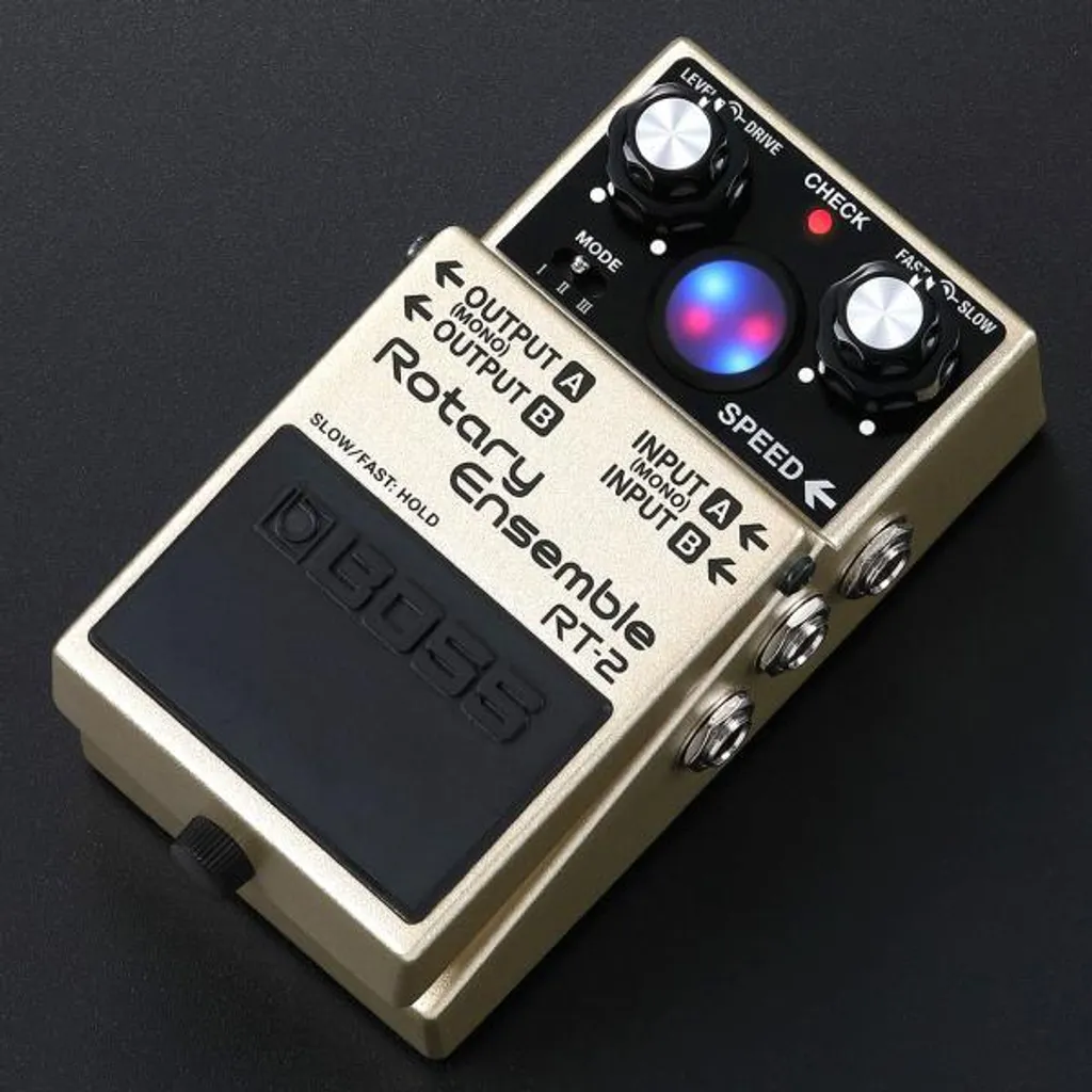 Effet Boss RT-2 Rotary Ensemble Stéréo avec Overdrive et Câble Patch