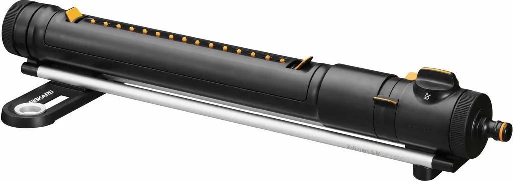 Arroseur oscillant Fiskars X-series M : fini les zones sèches au jardin