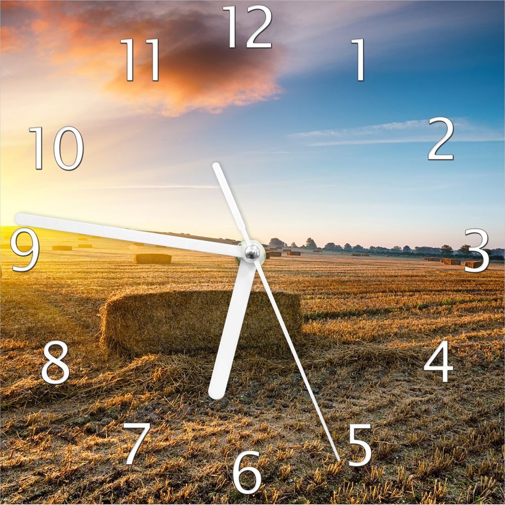 Wallario Design Wanduhr Stroh auf dem Feld bei untergehender Sonne aus Echtglas, Größe 20 x 20 cm