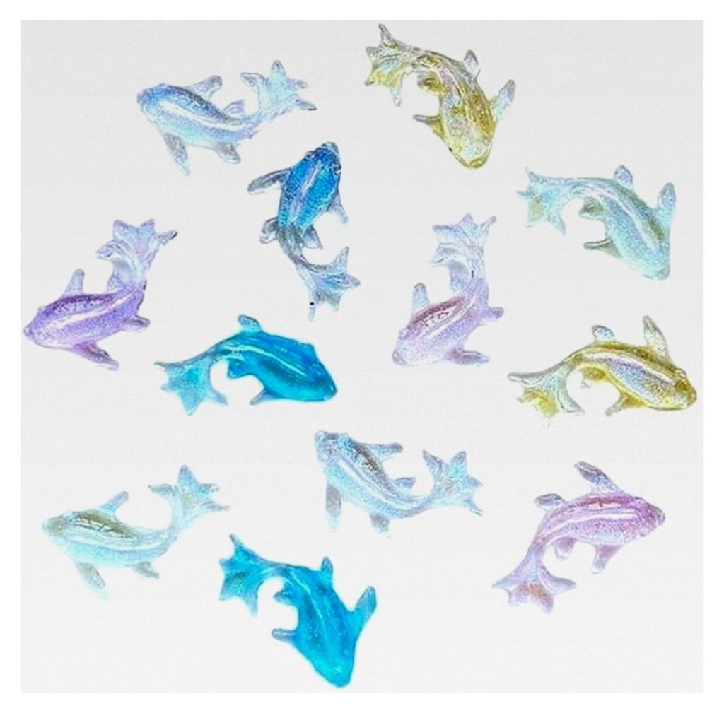 100 Stück mehrfarbige Miniatur-Goldfische aus Kunstharz für Dekoration