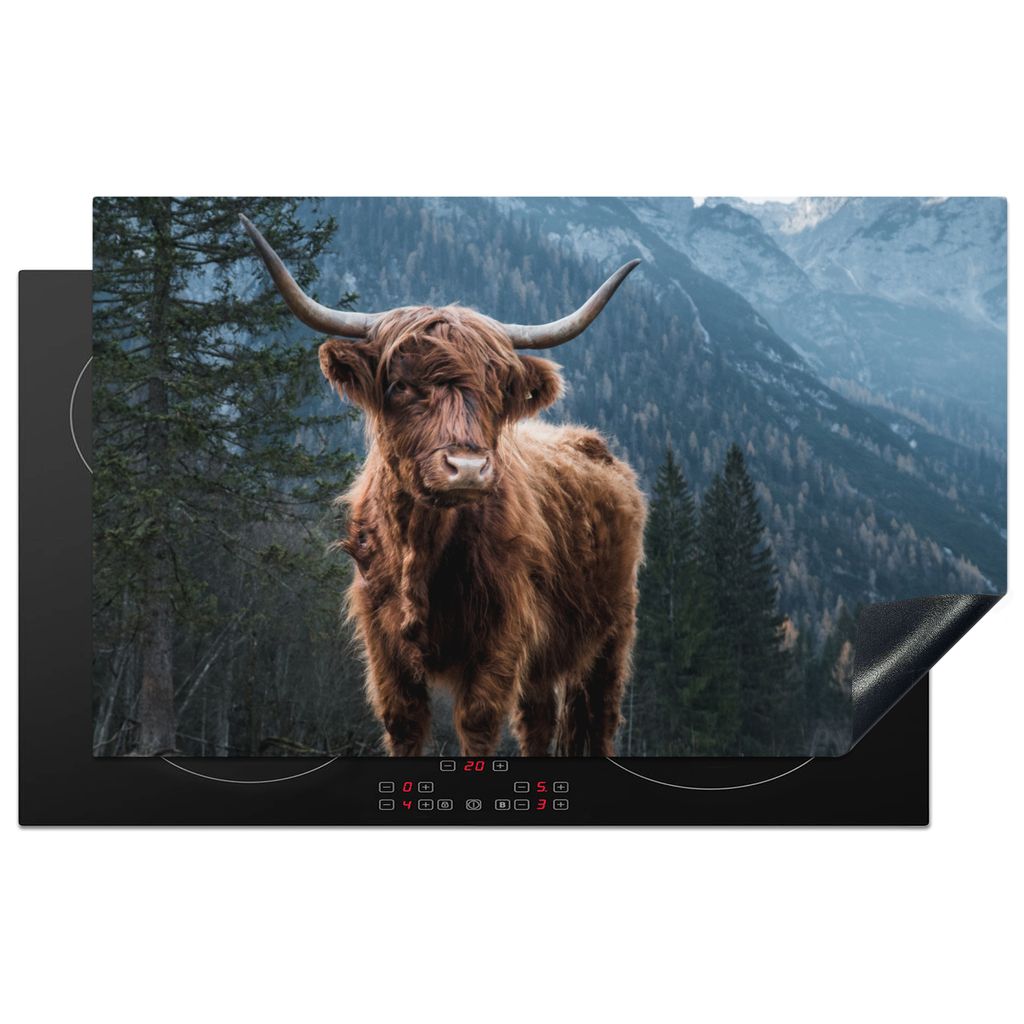 KitchenYeah Herdabdeckplatte Schottische Highlander - Berg - Landschaft - Bäume - Kuh - Natur , 83x51cm, Küche Deko, Glaskeramikkochfeld Herdab...