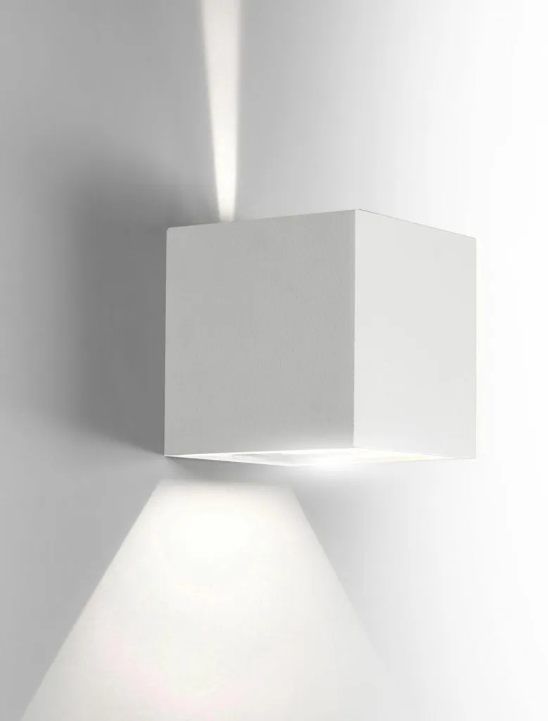 Applique murale LED blanche 6W étanche IP65 avec faisceau ajustable