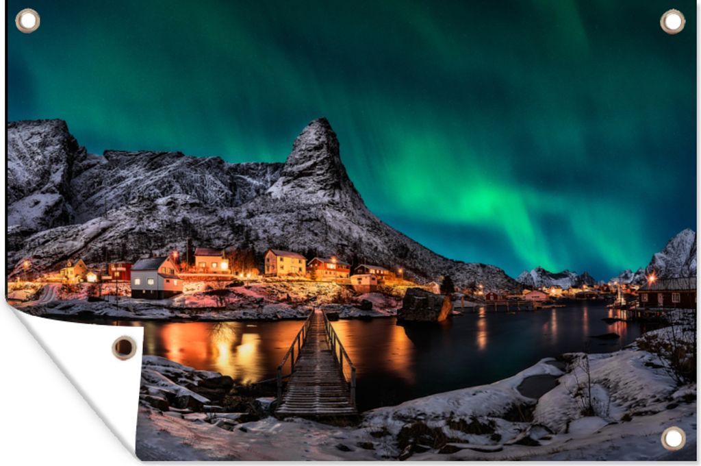 MuchoWow 120x80 cm Outdoor-Poster Gartendeko Sichtschutz Garten Poster für den Garten Nordlicht - Island - Schnee - Dorf - Grün - Berge